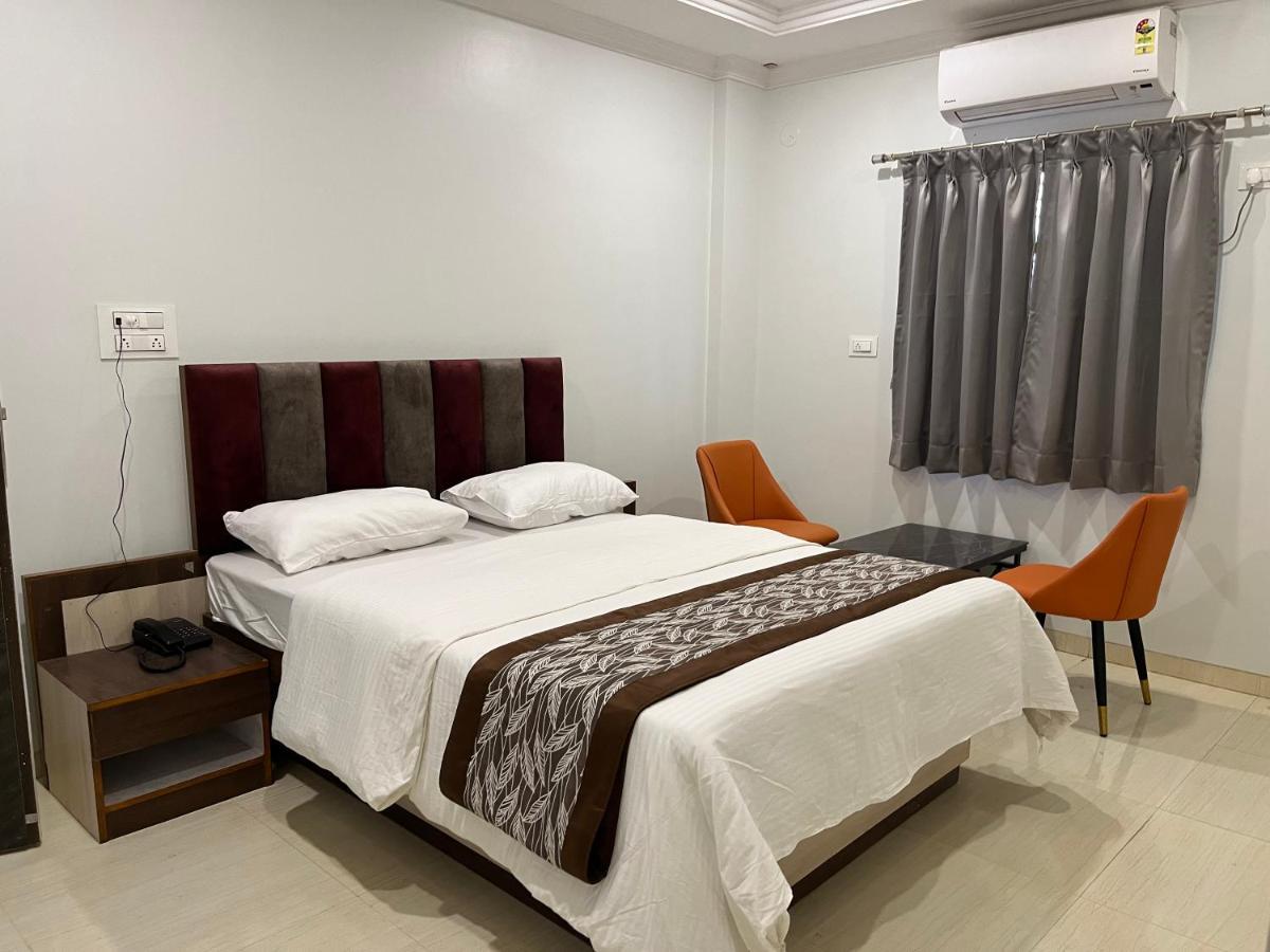 Hotel Jeet Paradise Phaltan Экстерьер фото